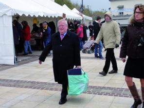 Mr le Maire apporte ses DEEE_basdef.jpg